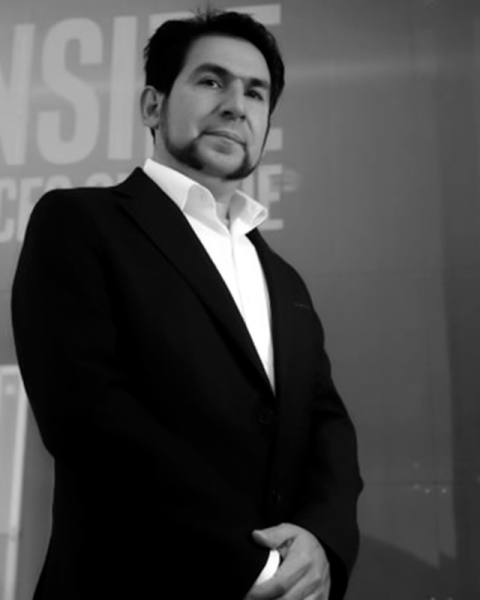 Dr. Julio César Zamora Esquivel