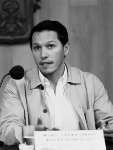 Dr. César Omar Avilés González